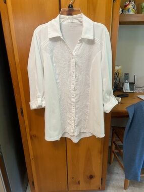 Kim Rogers White Classic button down top with roll up button sleeves-M
